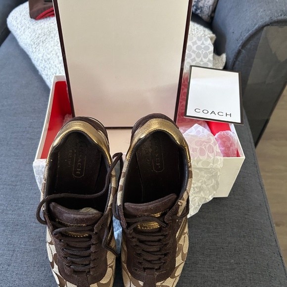 Coach Women’s Katelyn Monogram sneakers in a size 6M - Picture 4 of 10